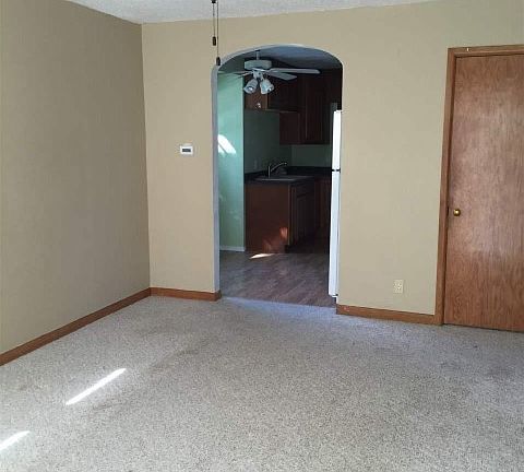 5th image of 801 N Prairie Ave