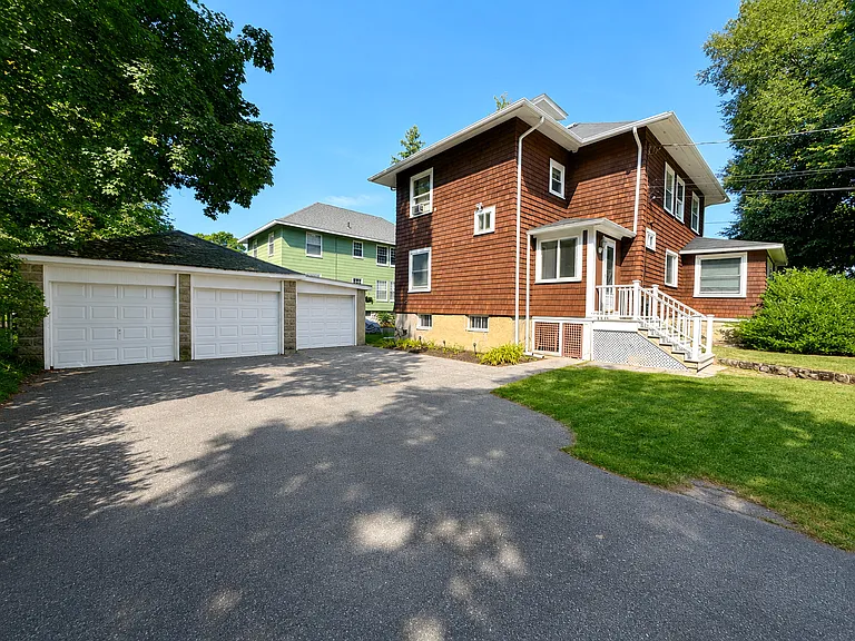 20 Middlesex Ave — Photo 9