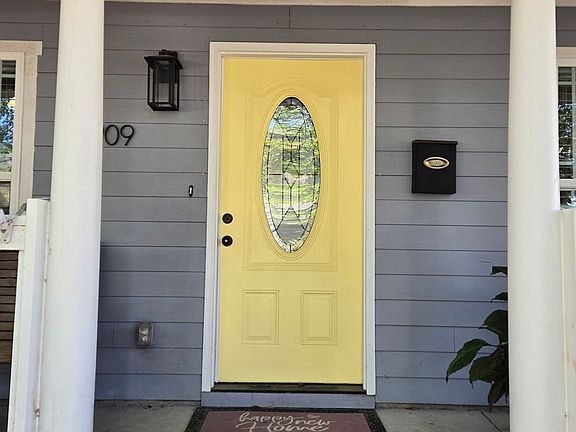 2nd image of 909 E Park Ave
