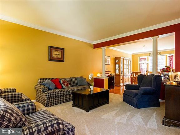 3rd image of 31 Meadowbrook Ln