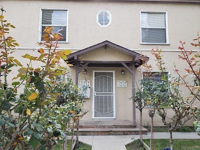 1st image of 11656 Chandler Blvd
