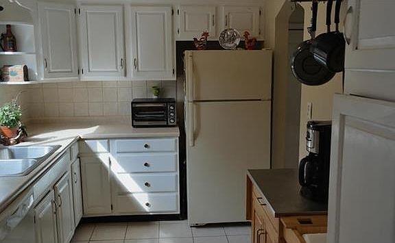 4th image of 3819 E 71st Ter