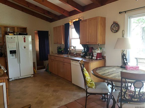 3rd image of 4 Pinewood Ave