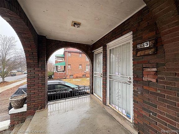 4th image of 2683 Clements St