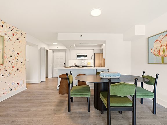 5th image of 1425 S Eads St APT 1108