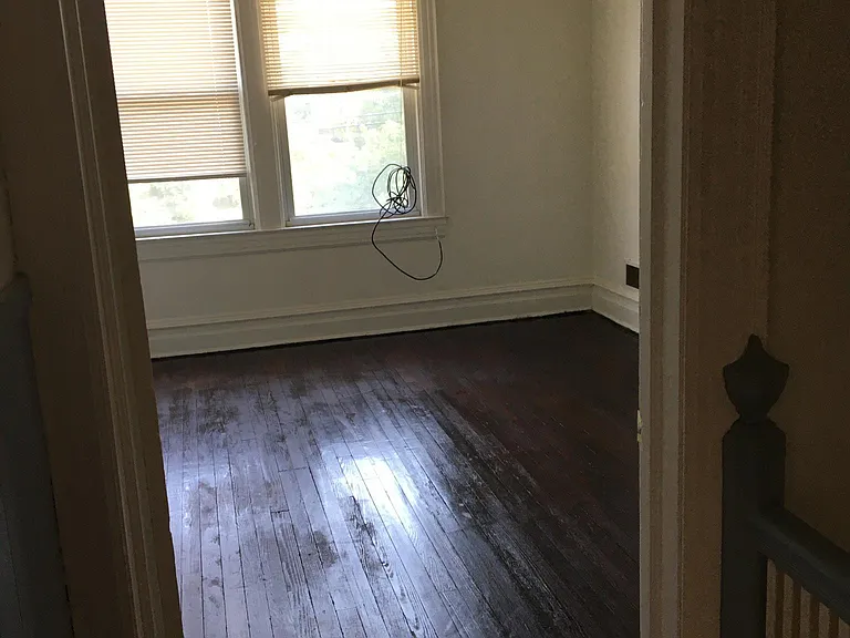 119 W Burke St — Photo 27