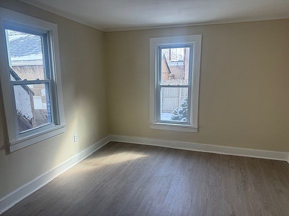 2nd image of 115 W Commercial St