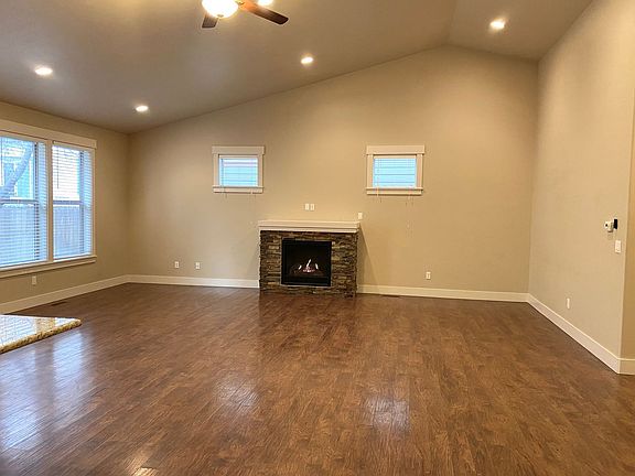 3rd image of 21330 Livingston Dr