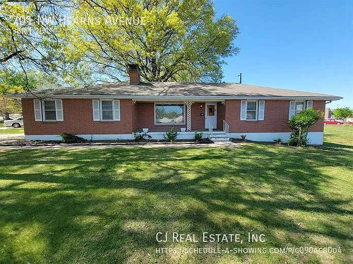 701 NW Hearns Ave — Photo 1