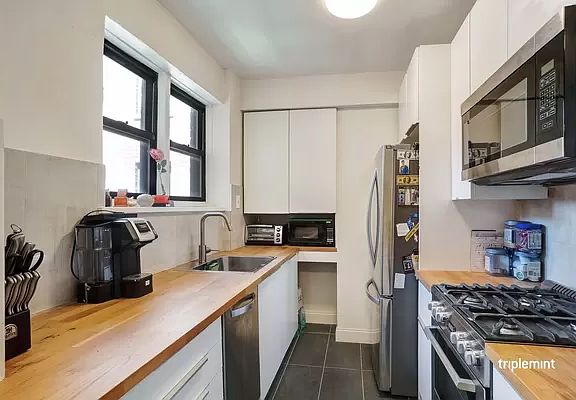 2nd image of 420 W 206th St APT 5L