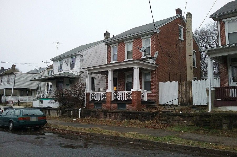 2nd image of 715 Walnut St
