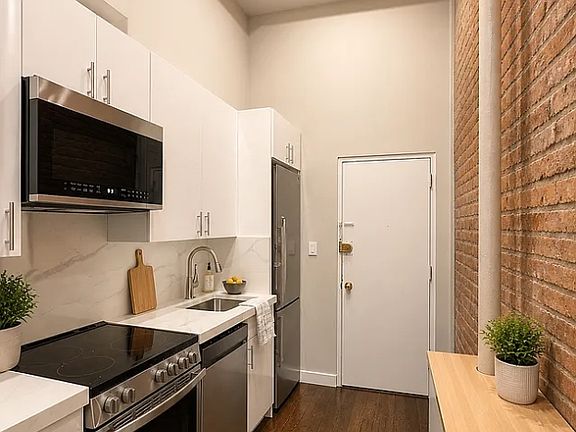 3rd image of 116 E 19th St #2A