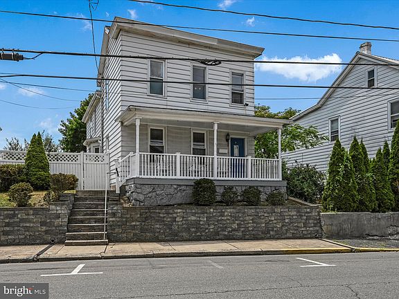 2nd image of 141 Haven St