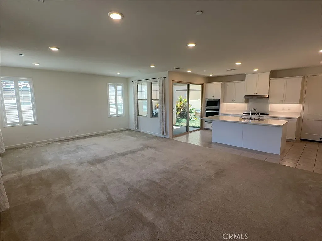 4 bed, 2473 sqft, $6,200 — Photo 3