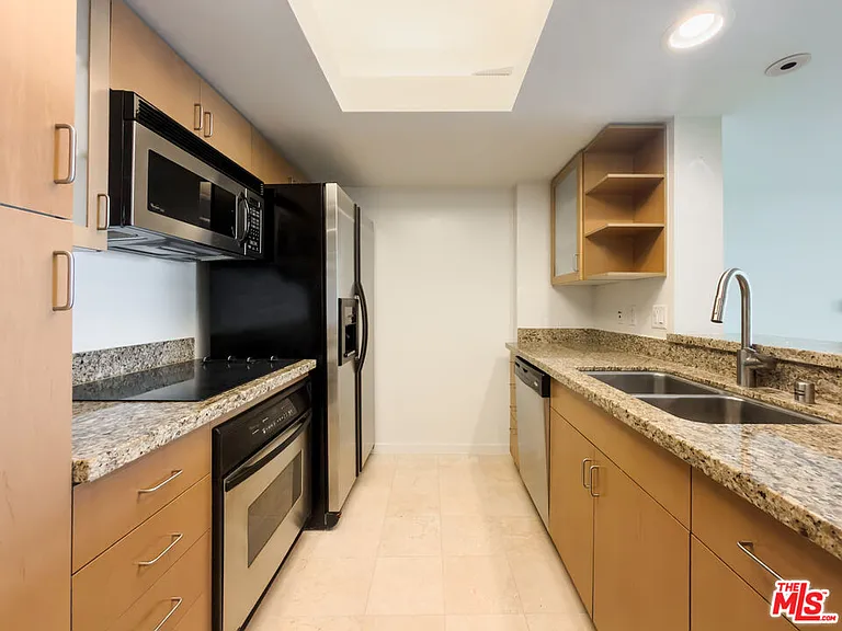 13700 Marina Pointe Dr #1626 — Photo 5