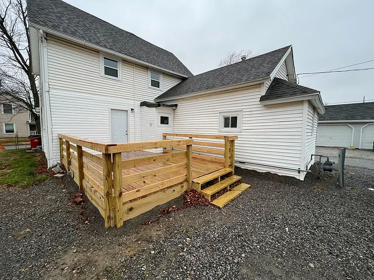 210 N Gilbert St — Photo 2