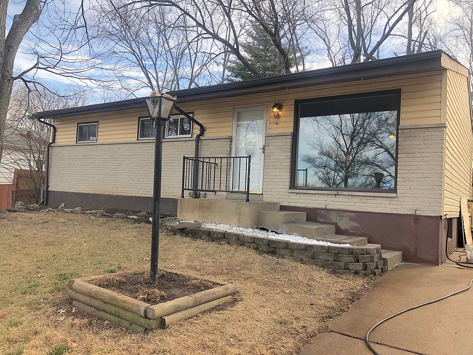 1st image of 526 Apex Dr