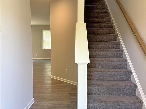 2nd image of 21 Stanford Ct