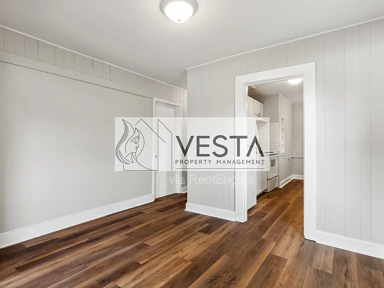 4 Farrwood Ave #8 — Photo 20