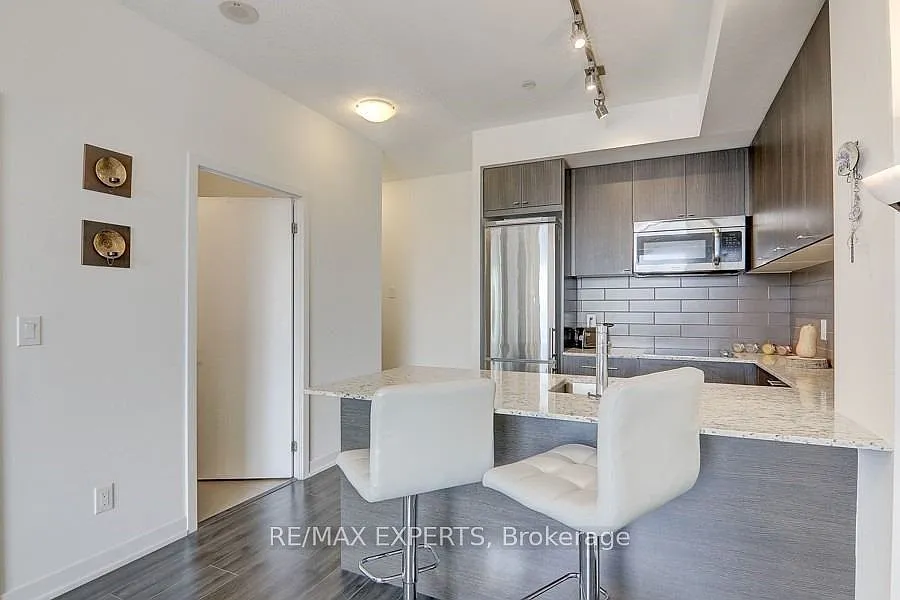 18 Rean Dr #607