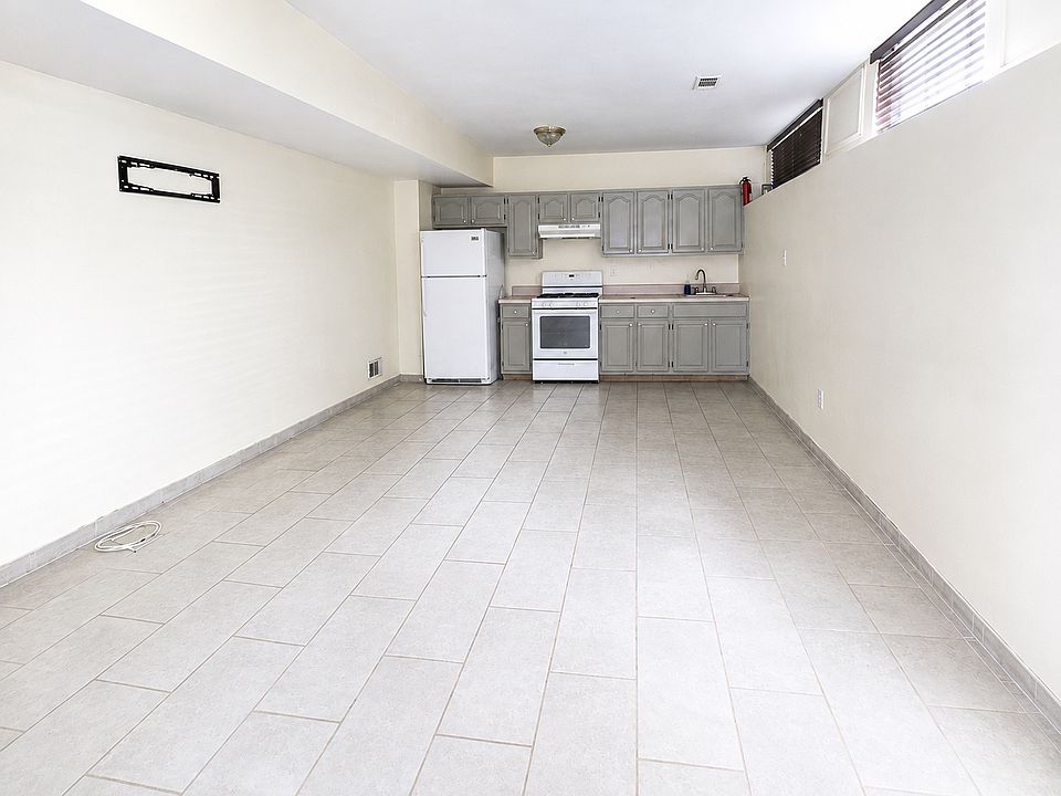 2nd image of 126 Mallow St Floor 1