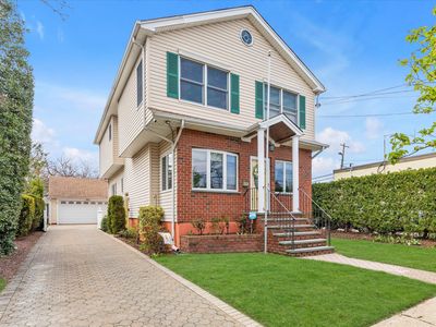 3 Hoffman Road, New Hyde Park, NY, 11040