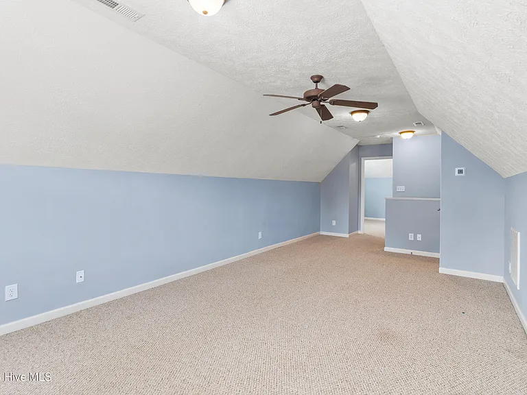108 Camberly Ln — Photo 32
