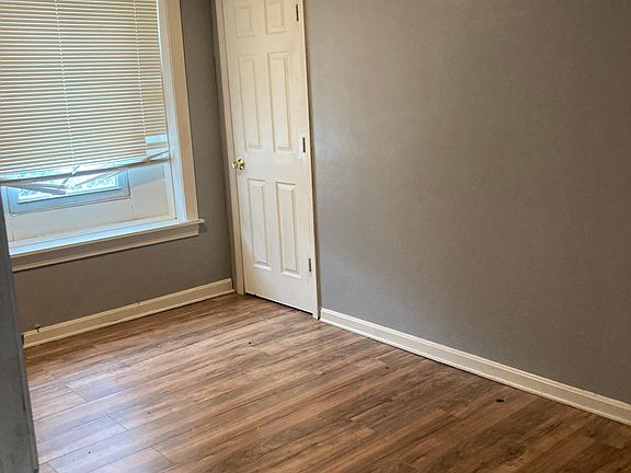 3rd image of 7444 Lake Ave #7
