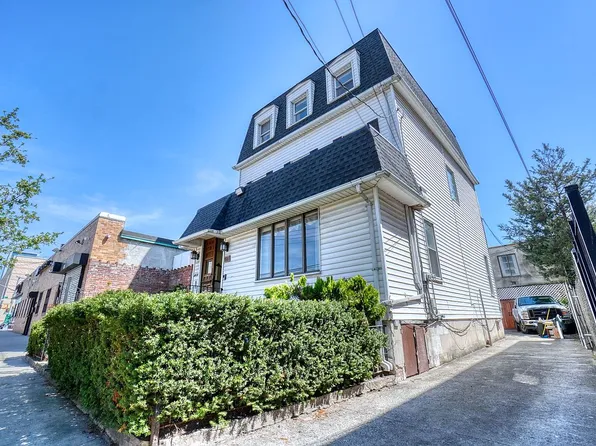 4811 37th St, Long Island City, NY 11101