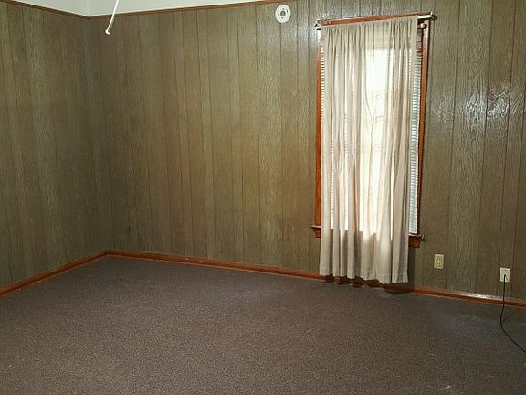 3rd image of 812 10th Ave