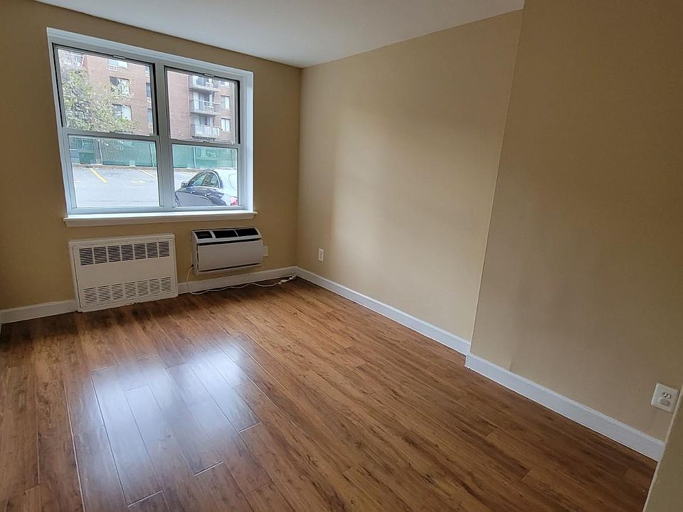 2nd image of 13981 35th Ave #4CC