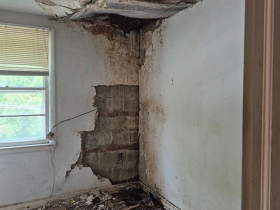 3rd image of 191 Madison Dr