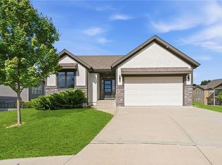4910 NW Ridgewood Ct, Riverside, MO 64150