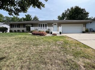 106 Camelot Dr, Bloomington, IL 61704