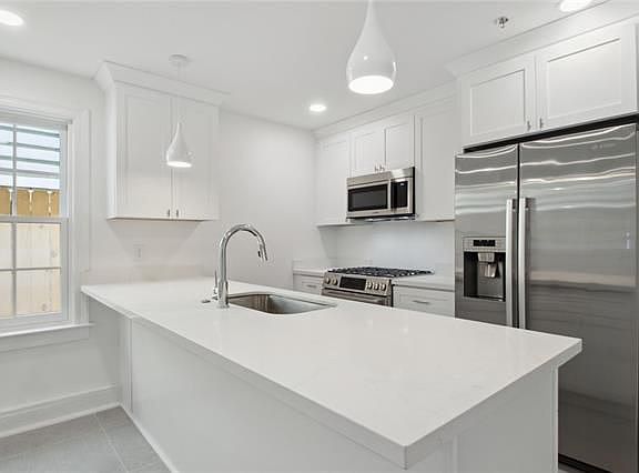 5th image of 712 Washington Ave #101