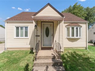 44 Airview Ter, Depew, NY 14043