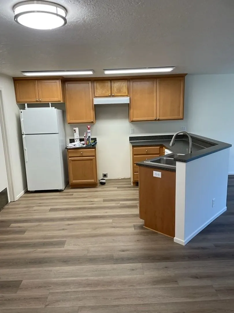 Refurbished — Photo 2