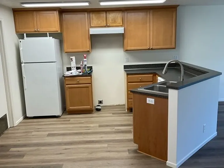 1045 Raffon Ct SE — Photo 2