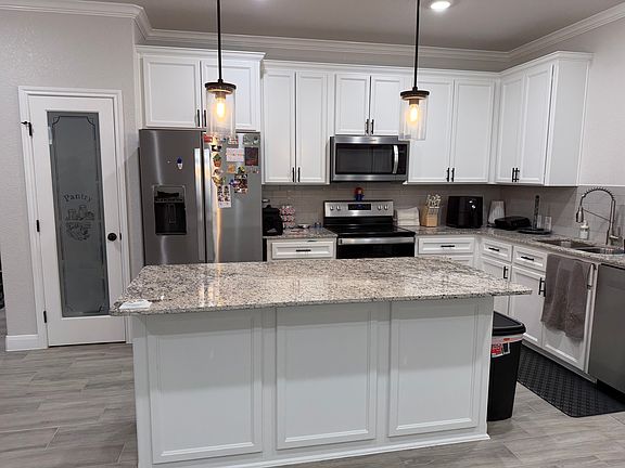 3rd image of 1619 Sideoats Ln