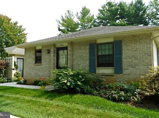 382 Valleybrook Dr, Lancaster, PA 17601