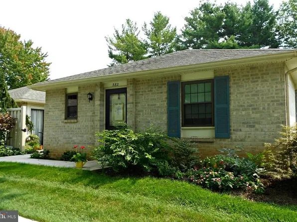 382 Valleybrook Dr, Lancaster, PA 17601