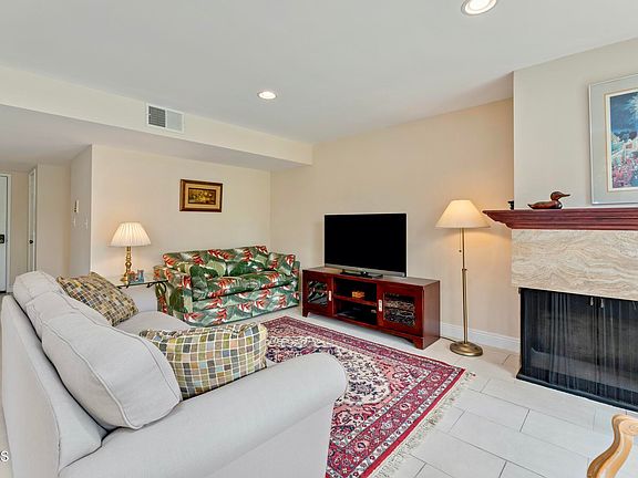 5th image of 365 W Alameda Ave APT 202