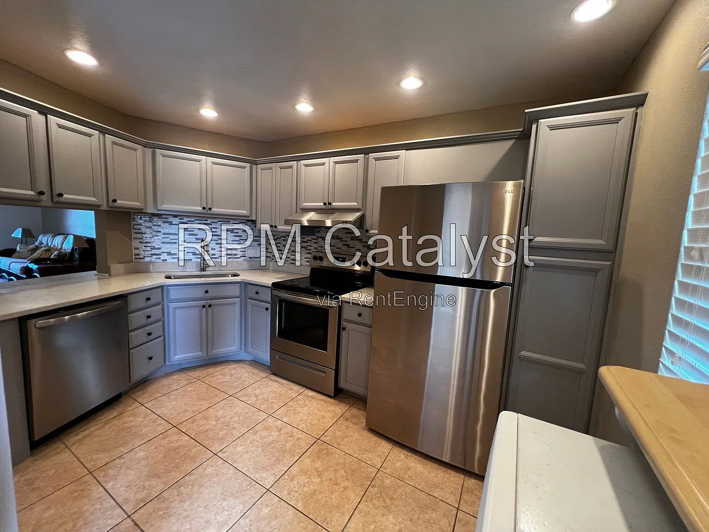 2 bed, 2.0 bath, 1140 sqft, $2,100 — Photo 2