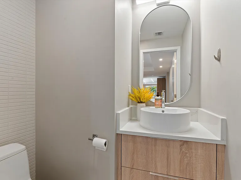 1509 NE 4th Pl — Photo 18