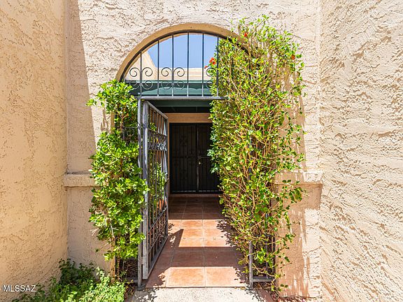 3rd image of 8035 N Casas Carmen