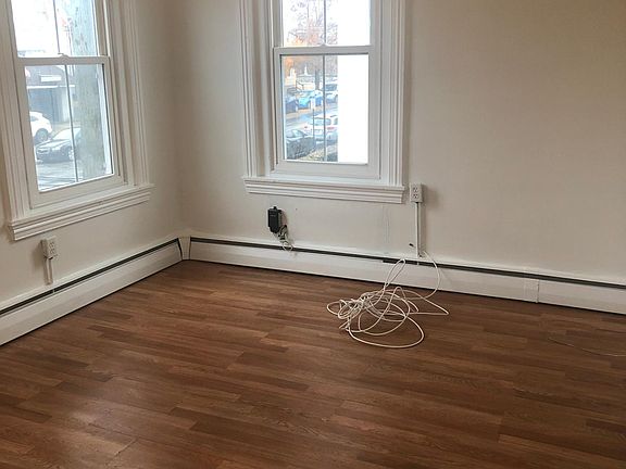 4th image of 153 Main St APT 3