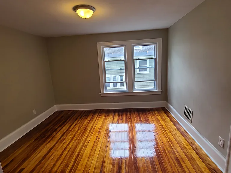 1114 N Madison St — Photo 17