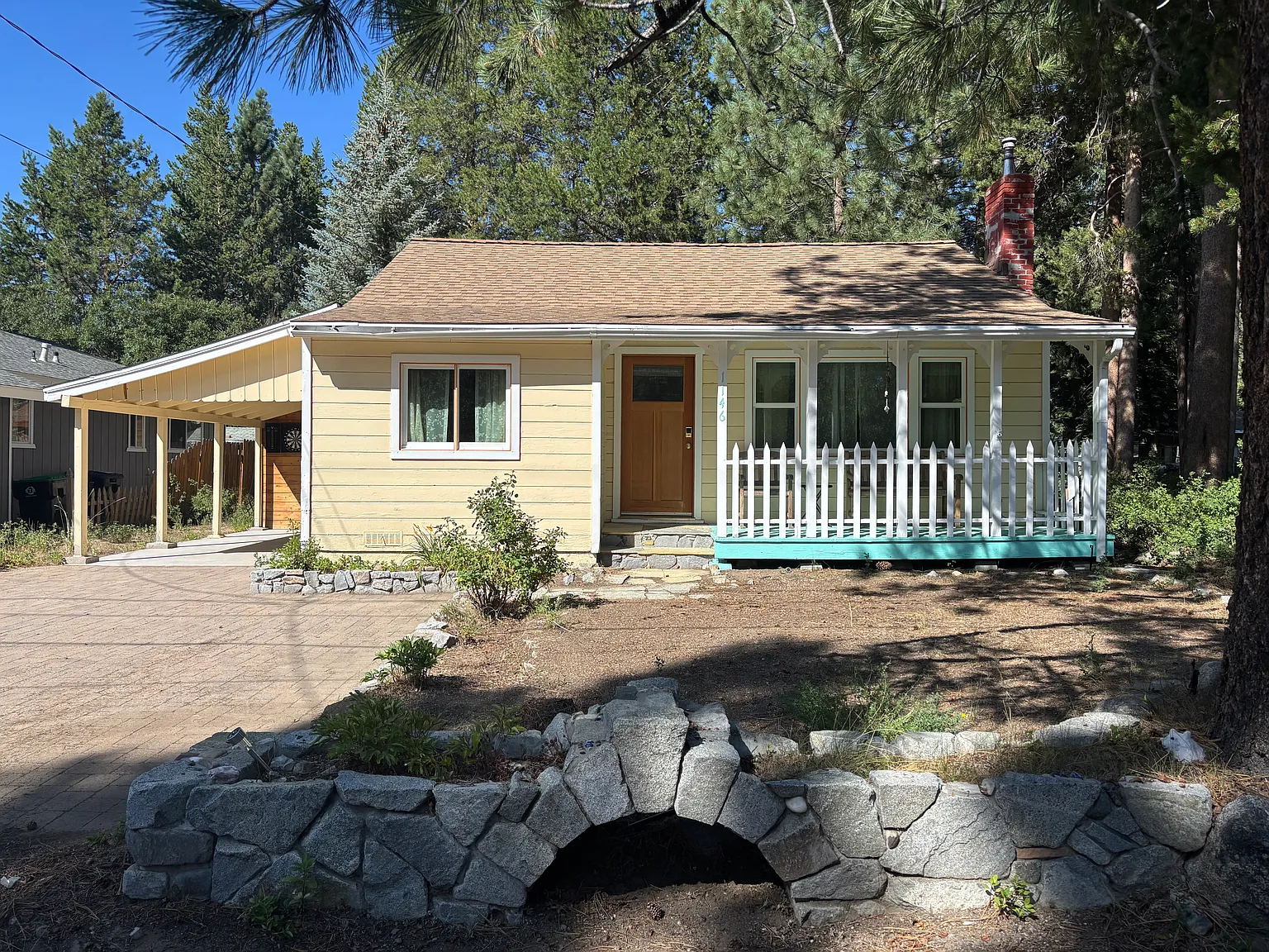 1146 Margaret Ave — Photo 1