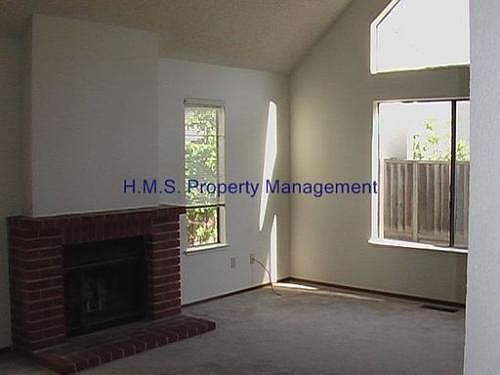 3rd image of 501 Glenmoor Cir