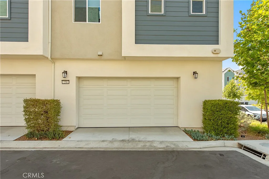 4 bed, 3.5 bath, 2111 sqft, $5,200 — Photo 4